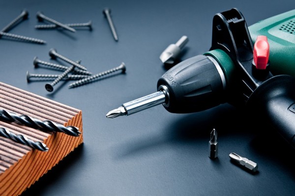 Zielona wkrętarka śruby wkręty